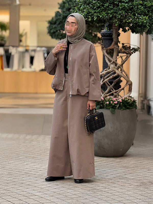 بدلة نيويورك النسائية باللون البيج من BOGATIVE