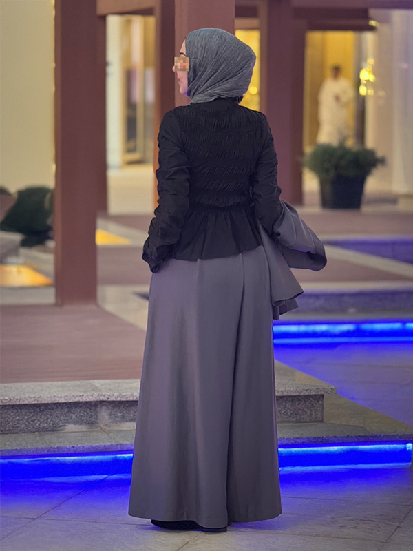 بدلة نوڤا نسائية رمادية من Bogative – الواجهة الخلفية